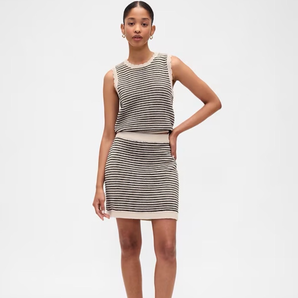NEW Gap Sleeveless Mixed-Stitch Sweater Tank Top Vest Size Small S NWT